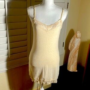 🤎🤍Zenana Outfitters Oatmeal/Tan Stretchy Cotton/Spandex Long Tank W/Lace Sz L
